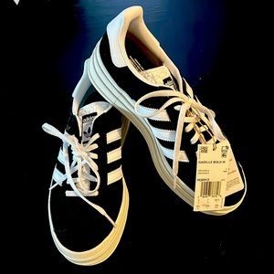 Adidas Gazelle Bold W. HQ6912 Size 8.5 Women with an extra pair of black laces